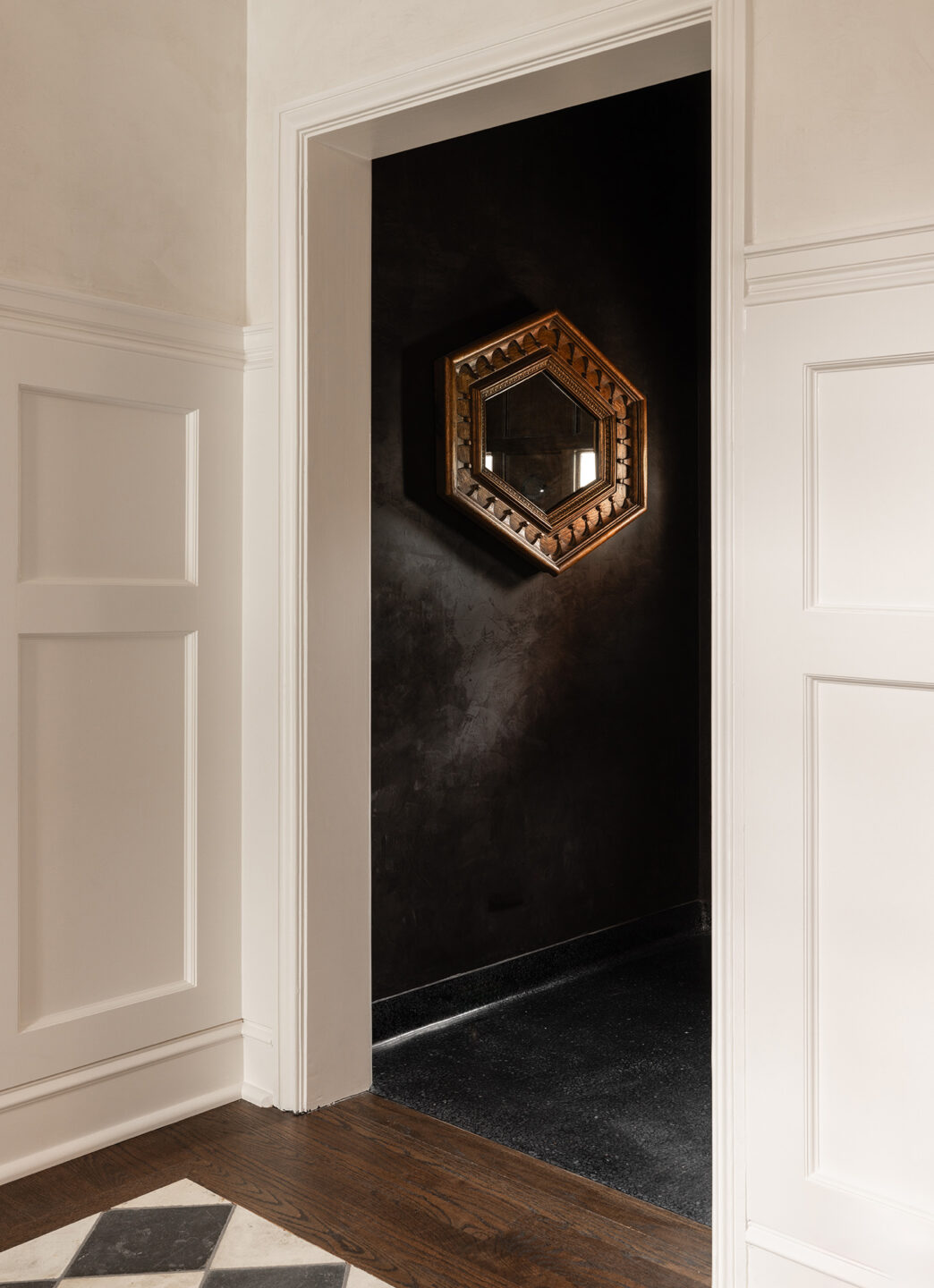 Michael-del-Piero-Interior-Design-Glencoe-Modern-Hallway-Mirror