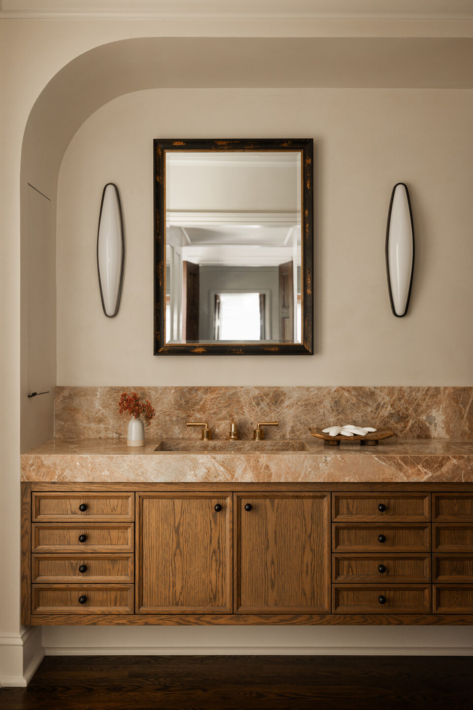 Michael-del-Piero-Interior-Design-Glencoe-Modern-Primary-Bathroom